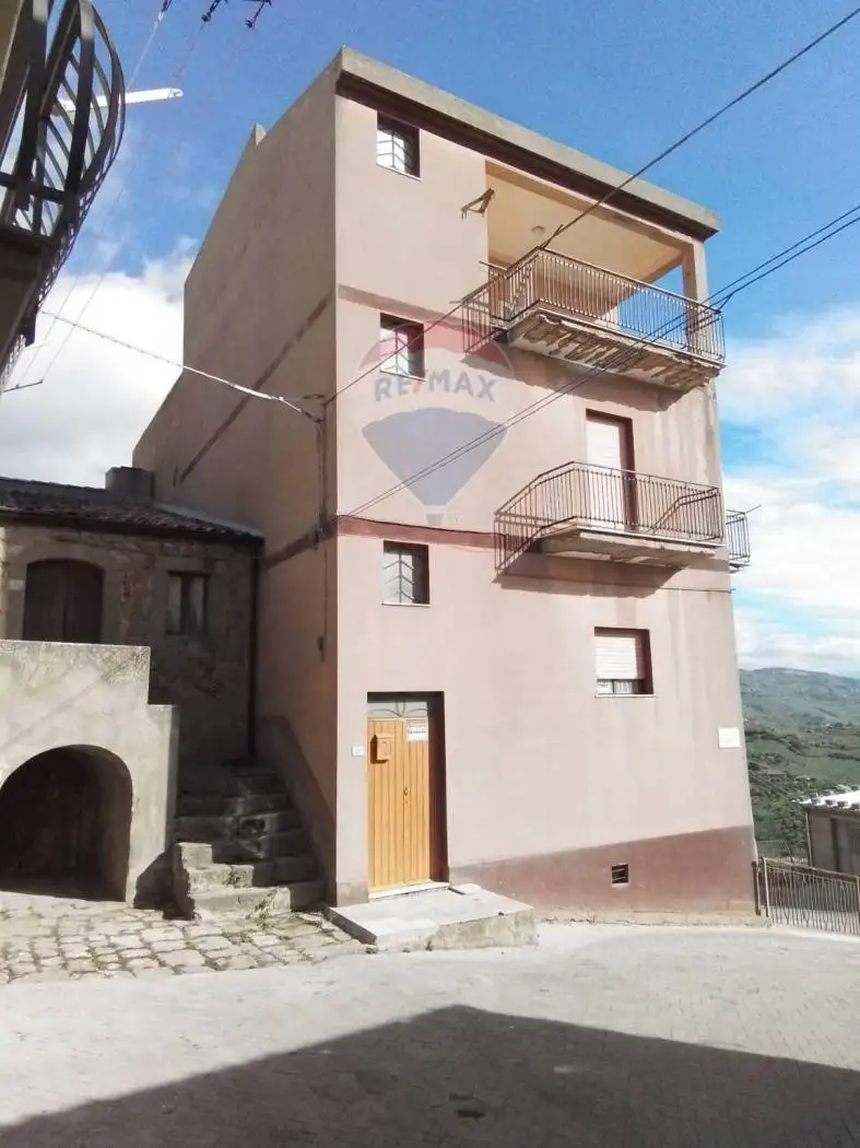 Terratetto plurifamiliare piazza IV Novembre 22, Cerami - foto 2