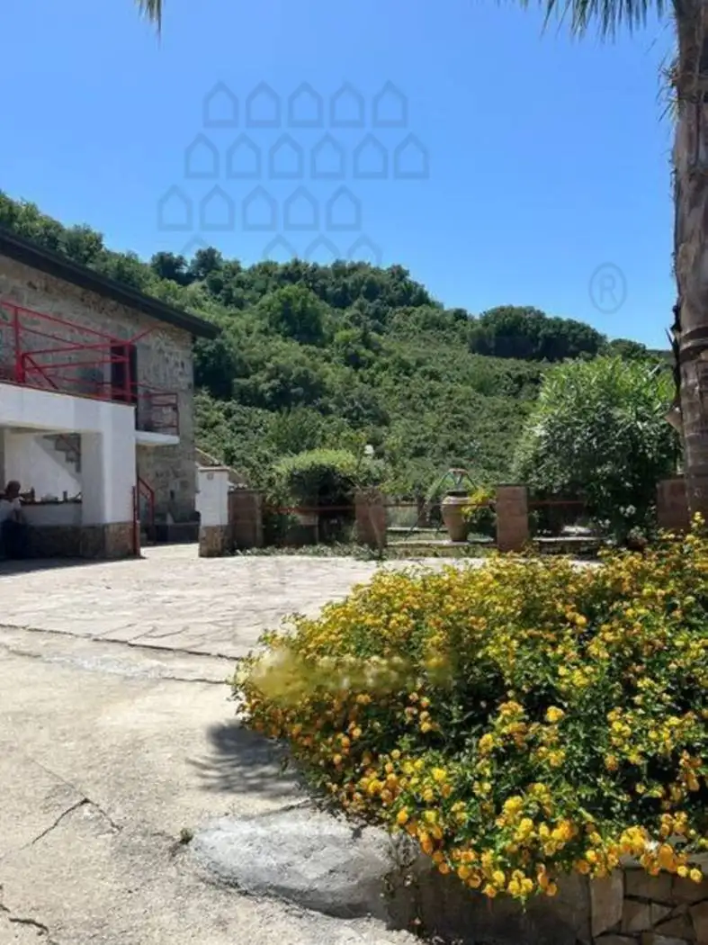 Villa in vendita a Naso