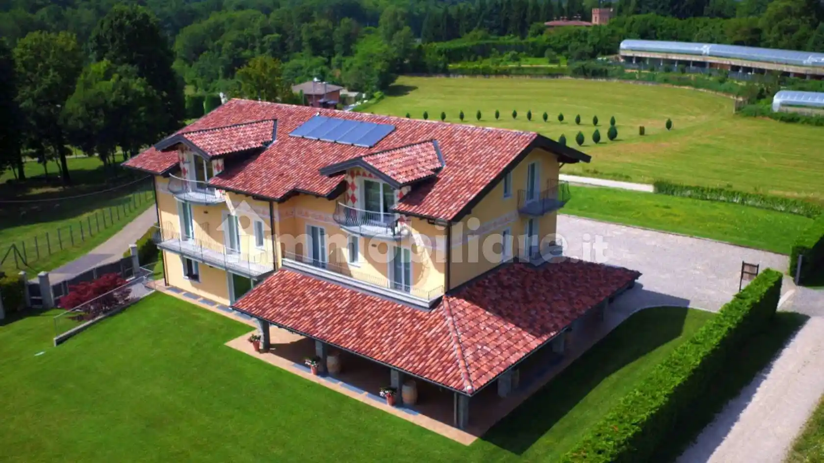 Palazzo - Edificio in vendita a Arcisate