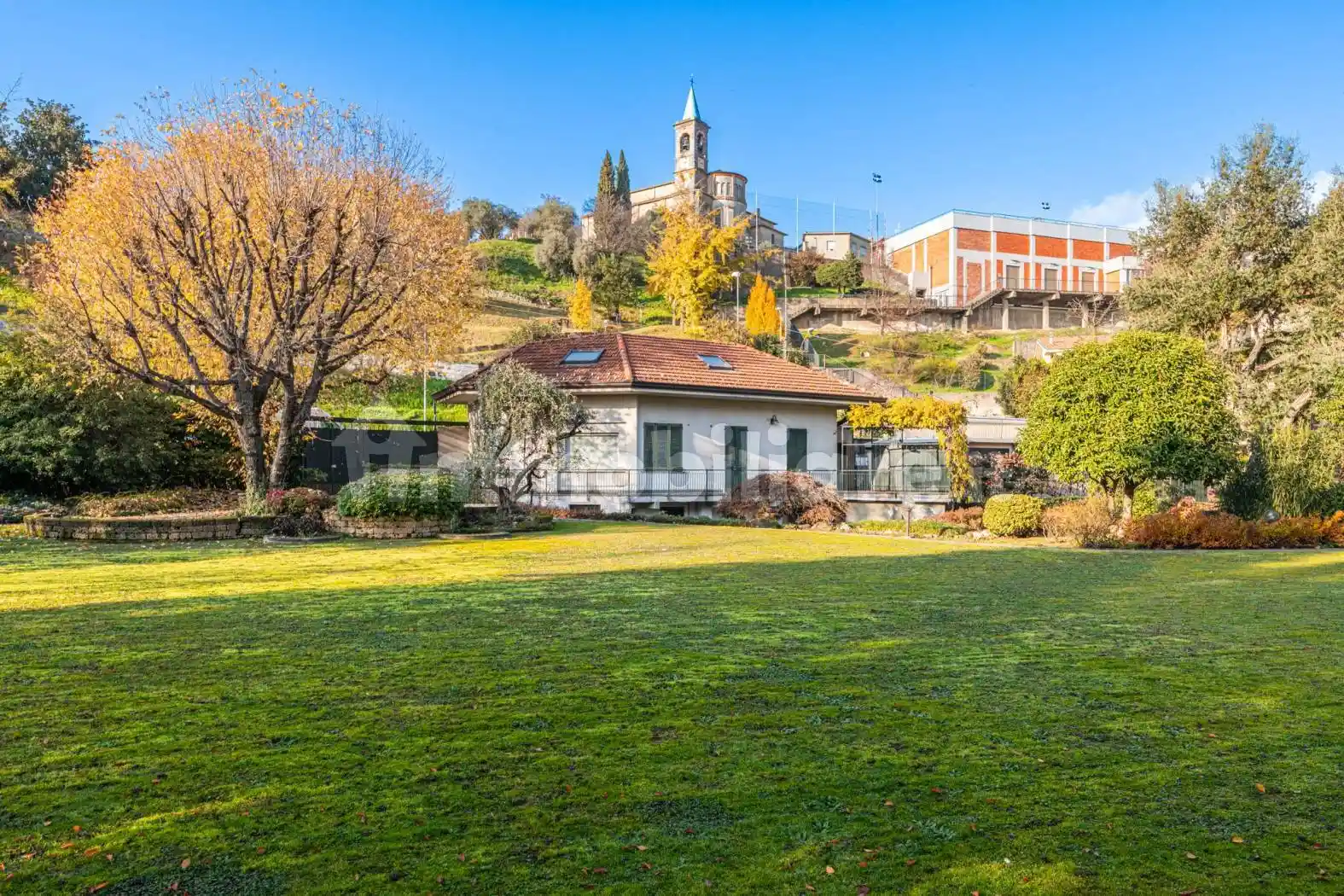 Villa in vendita a Monticello Brianza