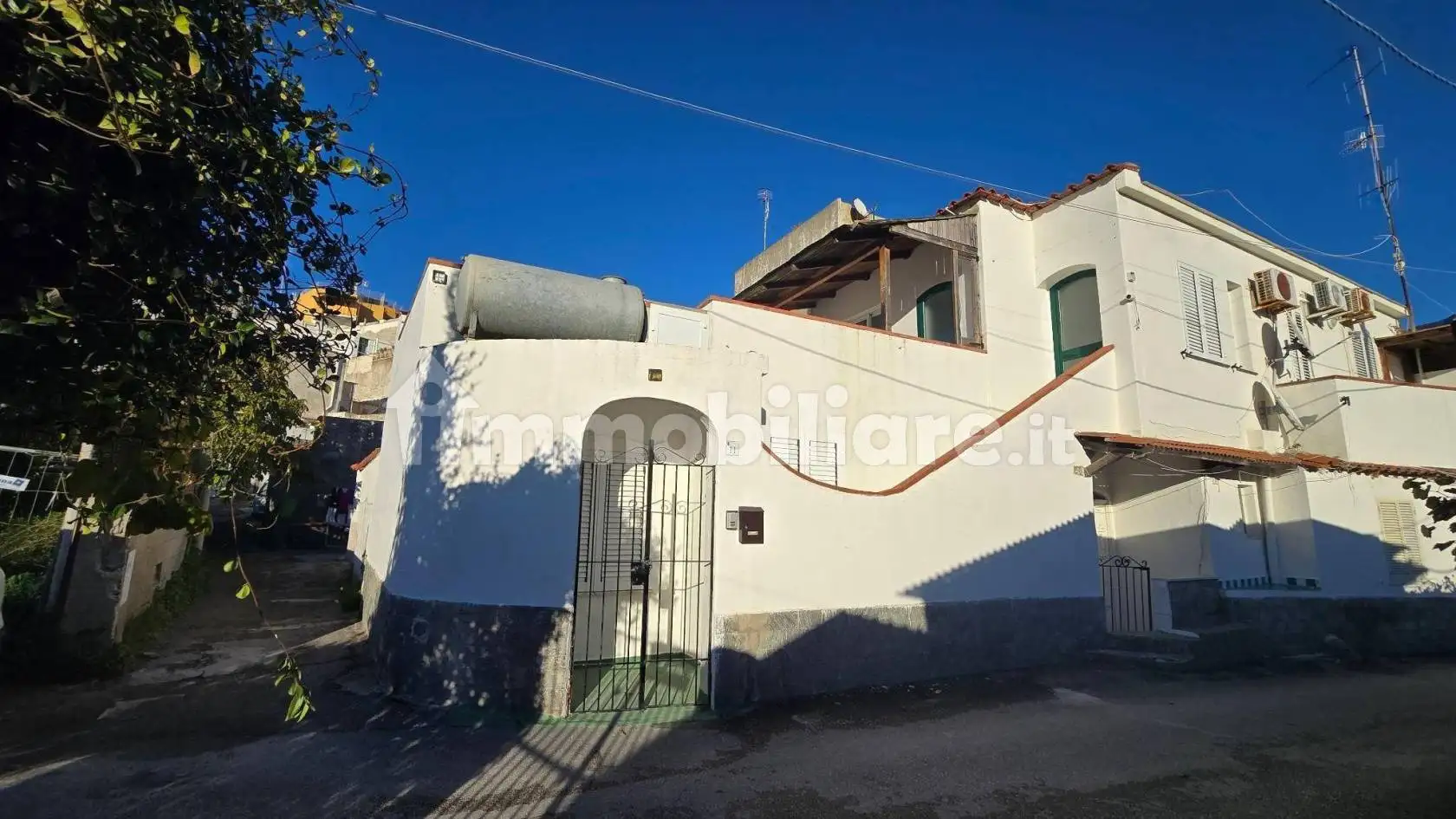 Palazzo - Edificio in vendita a Forio