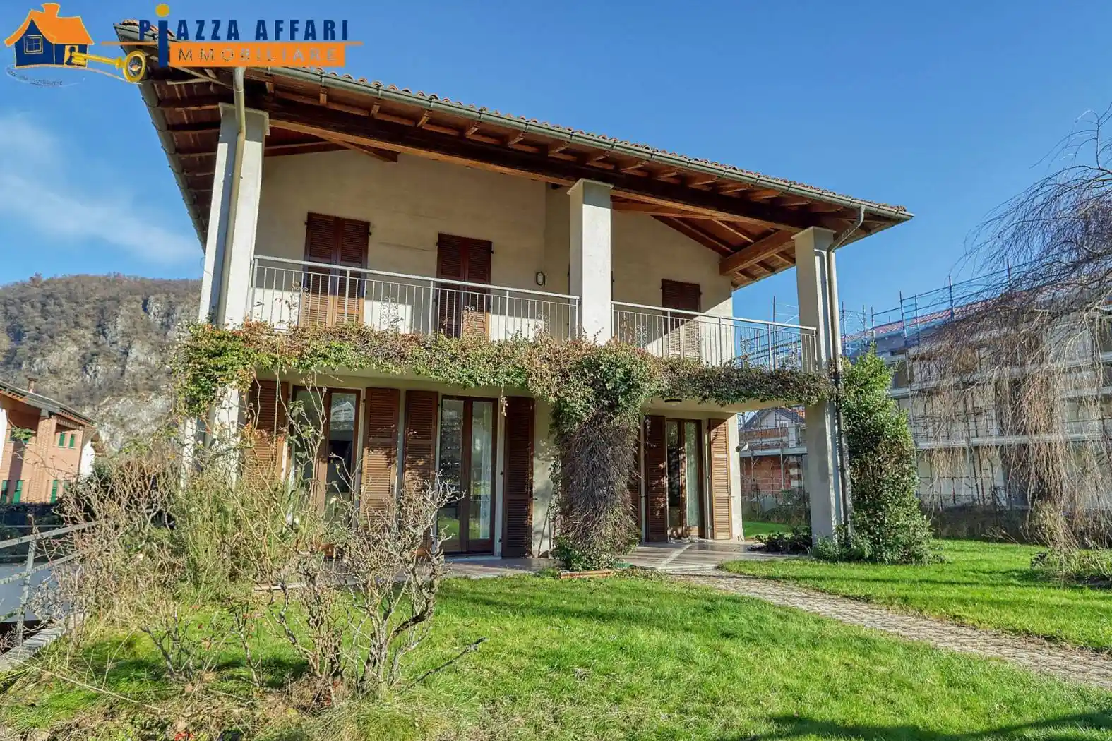 Villa in vendita a Lavena Ponte Tresa