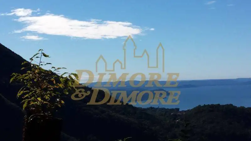 Villa in vendita a Caprezzo