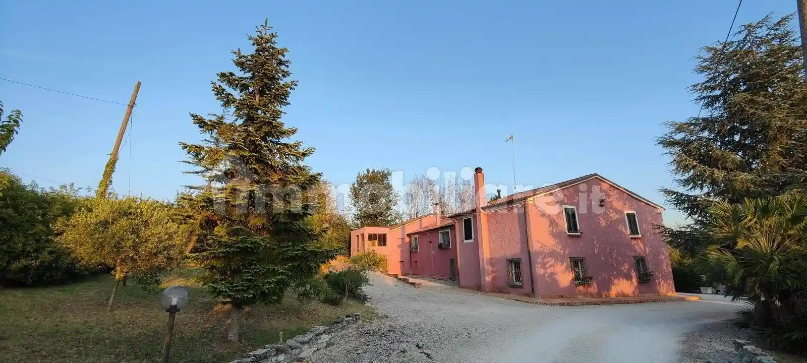 Villa in vendita a Falconara Marittima