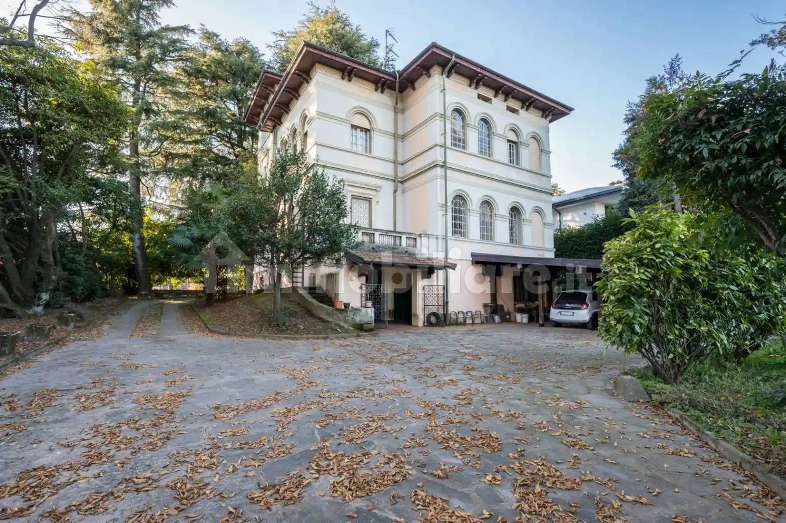 Villa in vendita a Varese