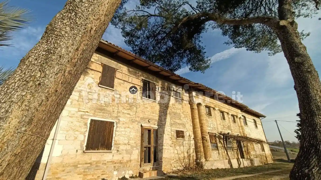 Rustico - Casale in vendita a Fossombrone