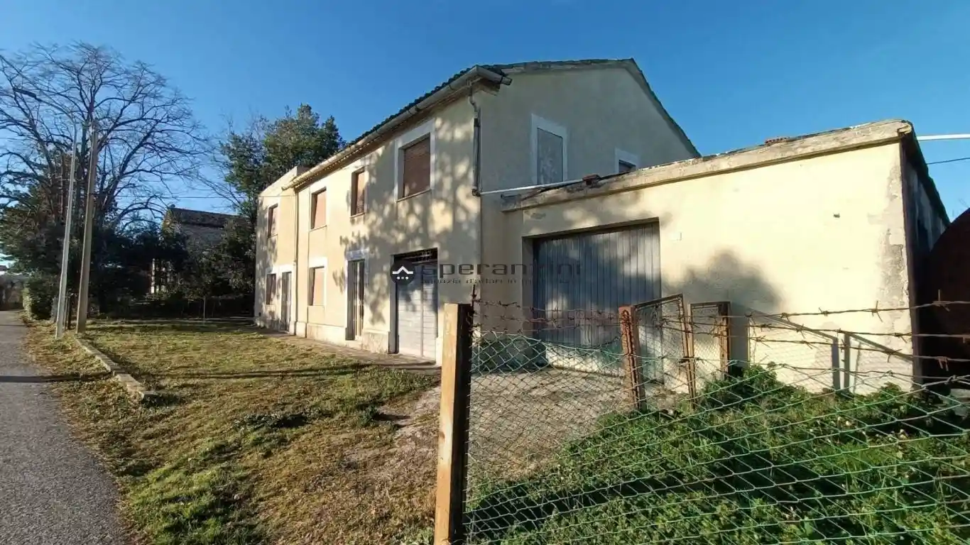 Villa in vendita a Terre Roveresche