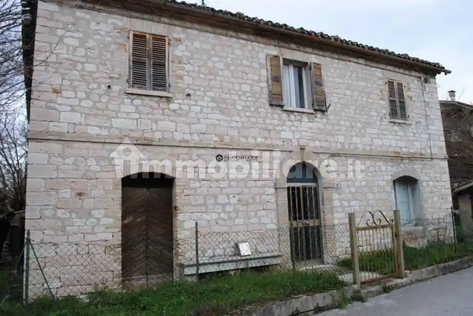 Rustico - Casale in vendita a Fossombrone