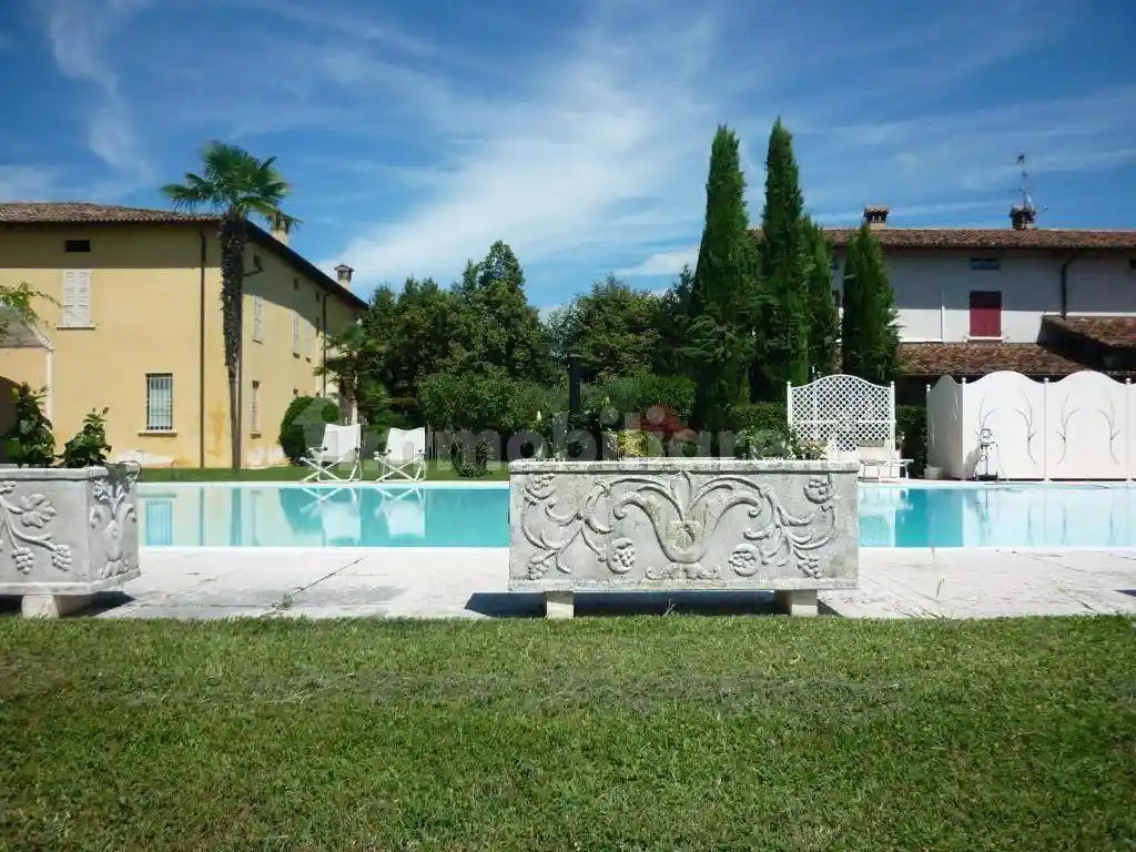 Palazzo - Edificio in vendita a Desenzano del Garda