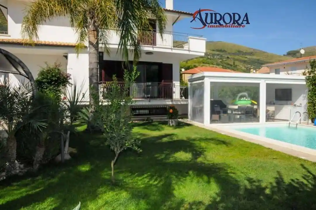 Villa in vendita a Fondi