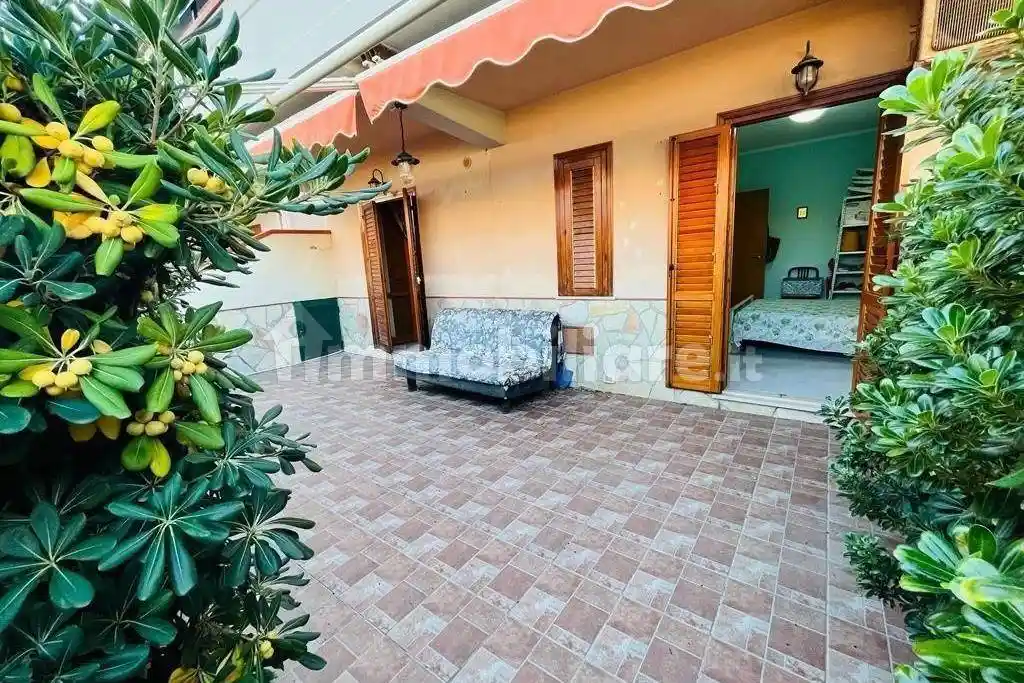 Villetta a schiera in affitto a Campofelice di Roccella