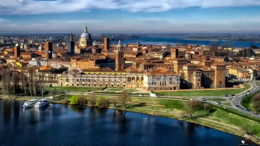 Palazzo - Edificio in vendita a Mantova