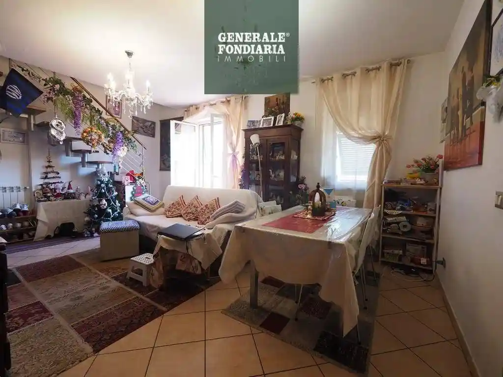 Appartamento in vendita a Follo