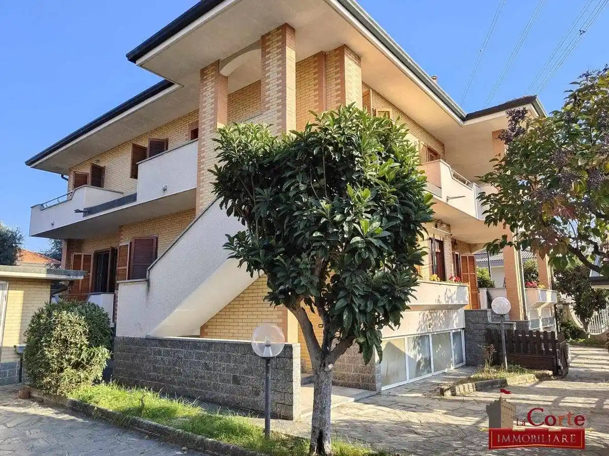 Villa in vendita a Limbiate