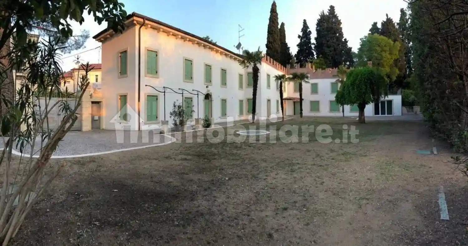Villa in vendita a Verona