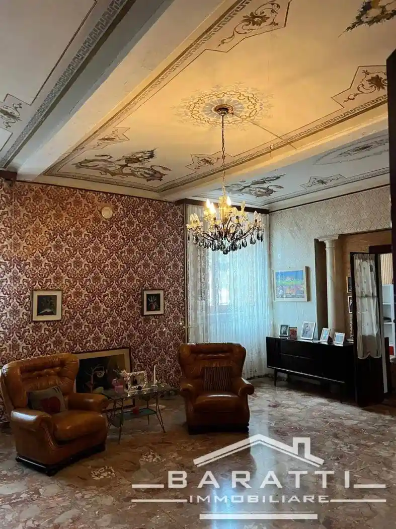 Palazzo - Edificio in vendita a Guastalla