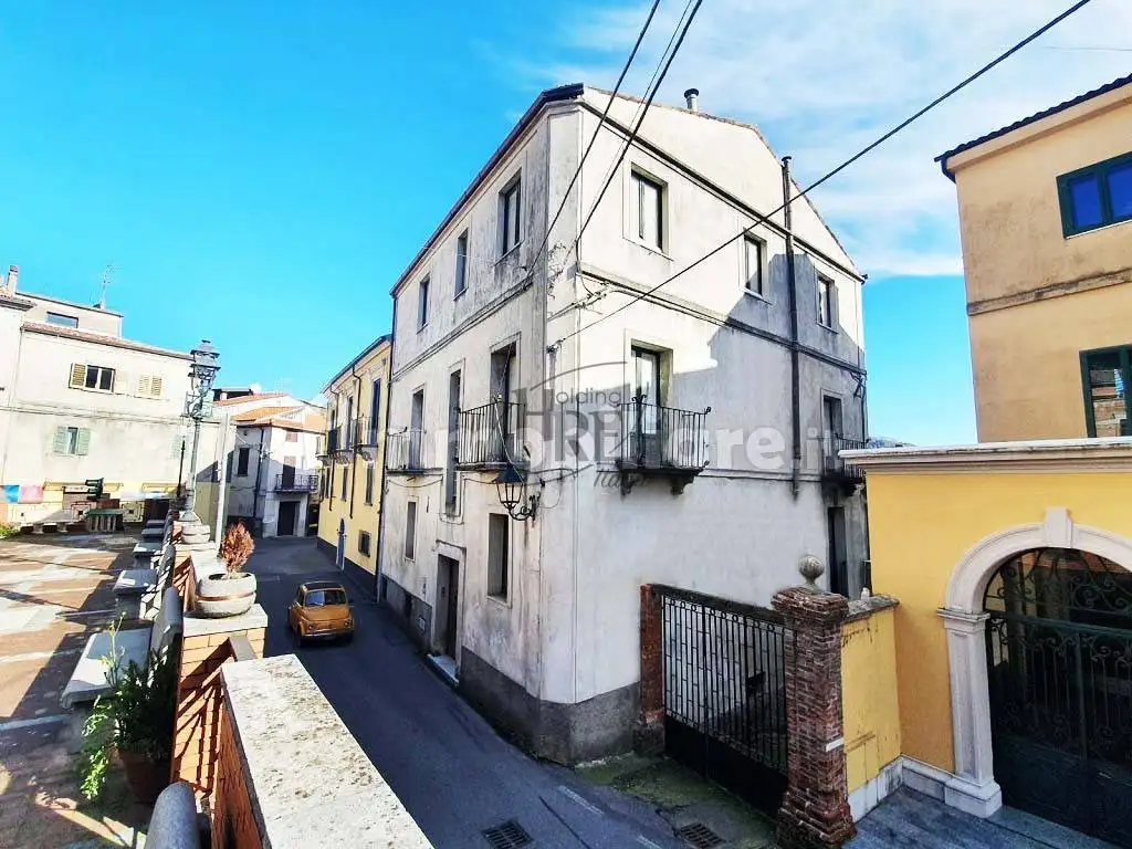 Palazzo - Edificio in vendita a Fagnano Castello