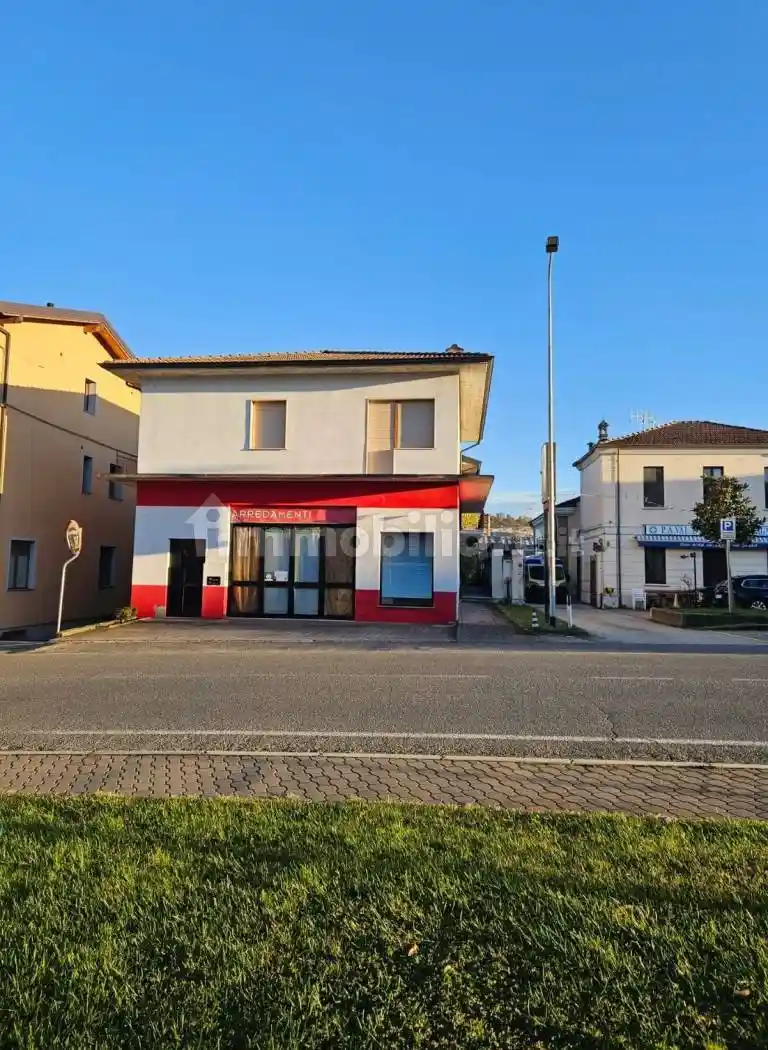 Palazzo - Edificio in vendita a Lugagnano Val d'Arda