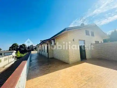 Palazzo - Edificio in vendita a Treviolo