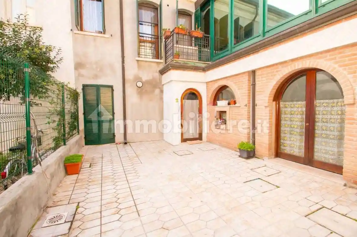 Villa in vendita a Ostiglia