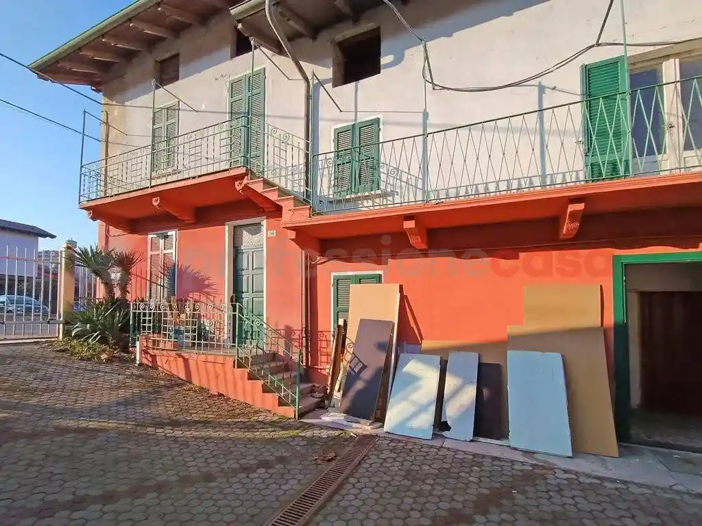 Casa indipendente in vendita a Arona