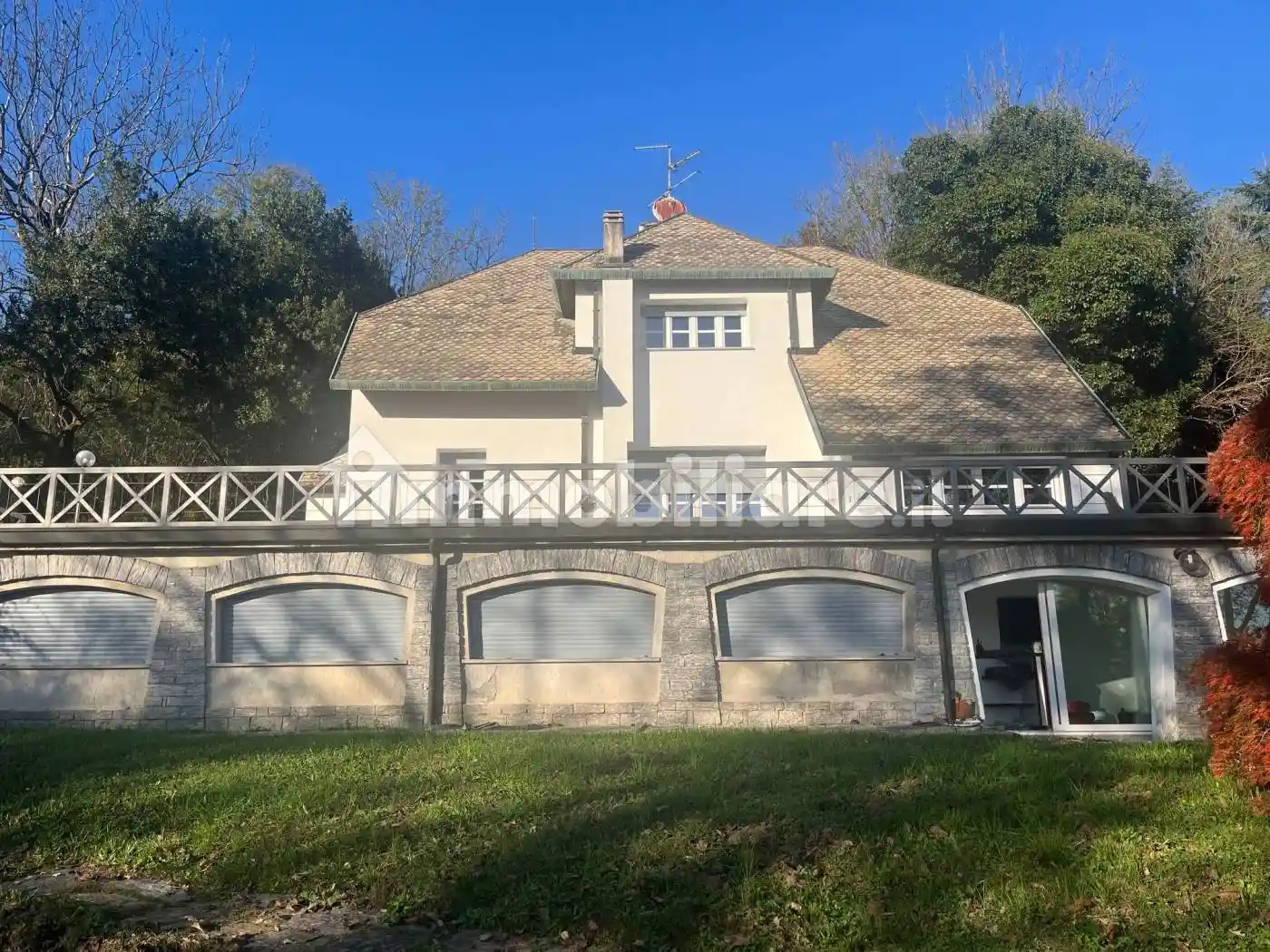 Villa in vendita a Comerio