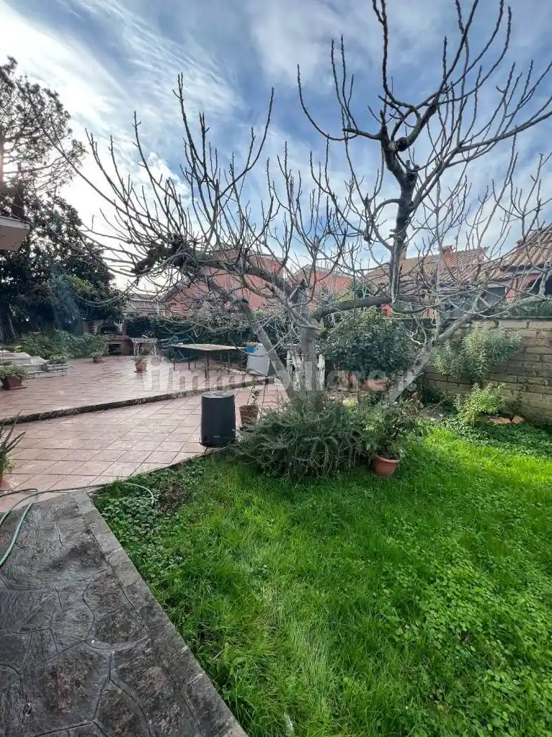 Villa unifamiliare via Vandoies, 20, Infernetto, Roma - foto 2