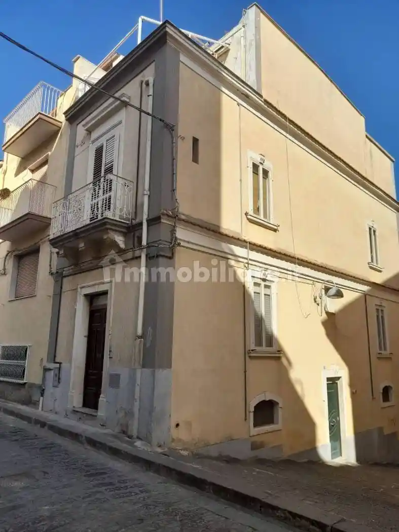 Palazzo - Edificio in vendita a Mineo