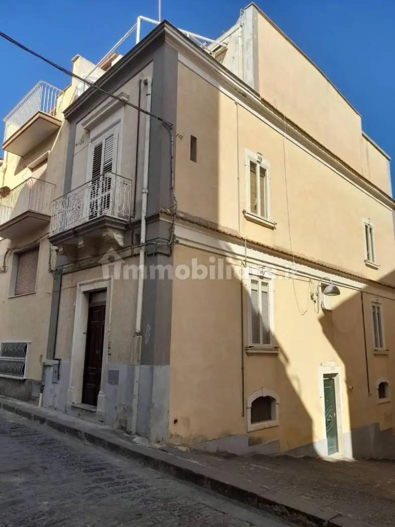 Palazzo - Edificio in vendita a Mineo