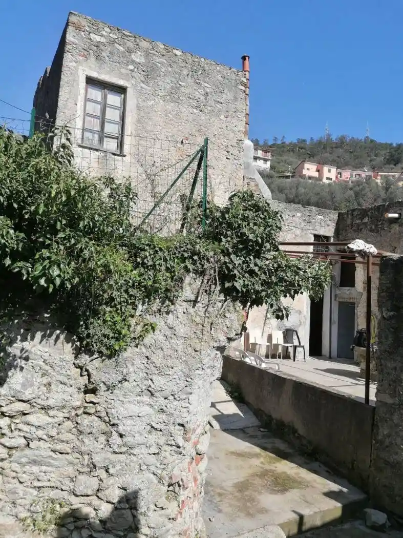 Palazzo - Edificio in vendita a Giustenice