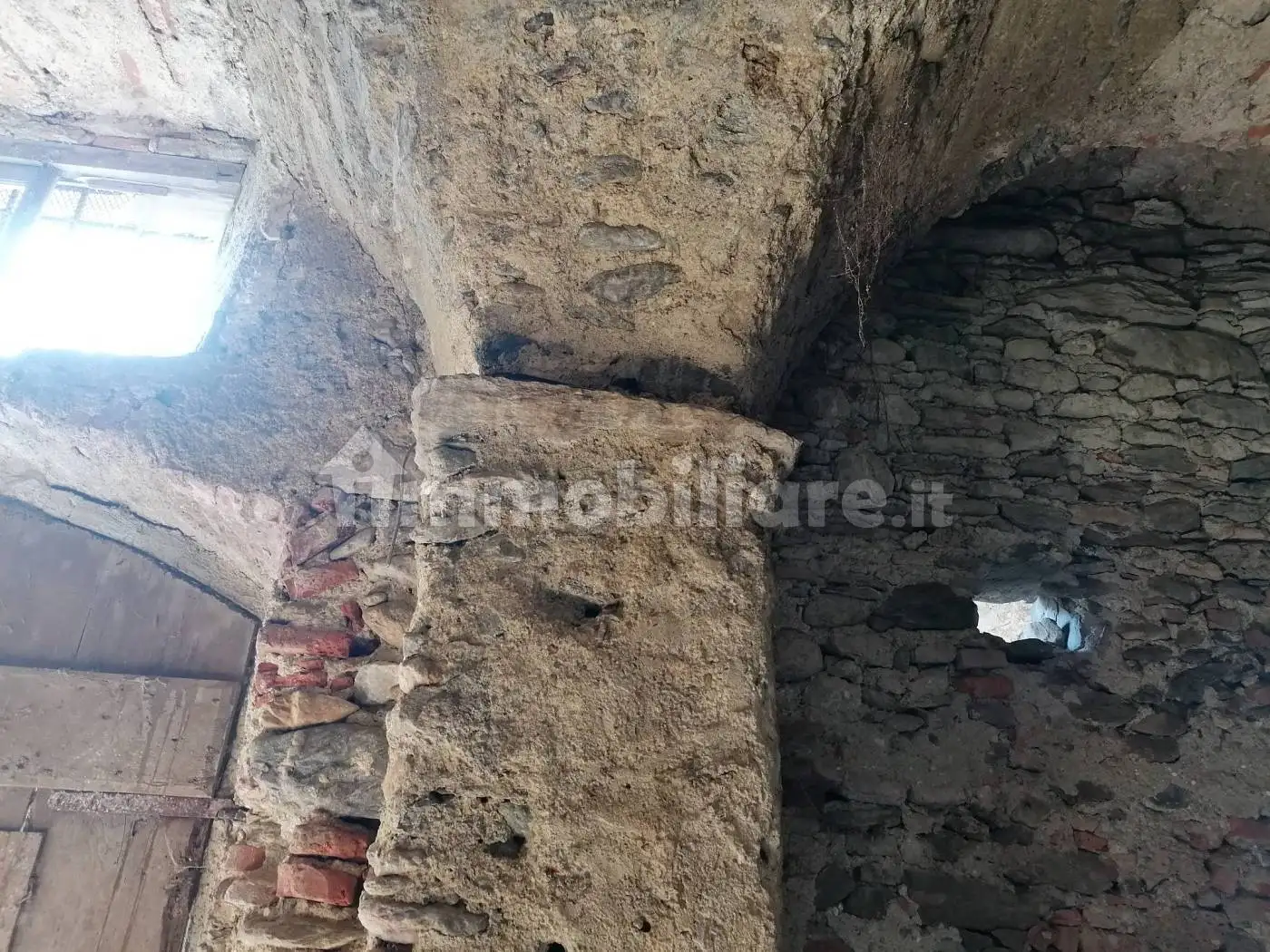 Palazzo - Edificio in vendita a Giustenice