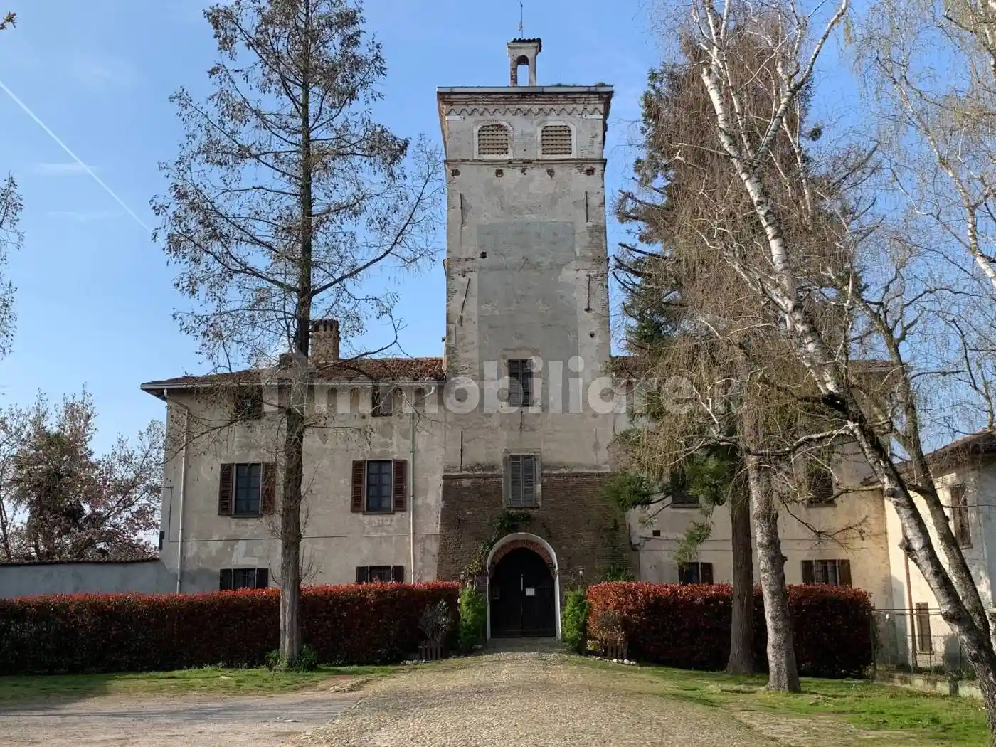 Palazzo - Edificio in vendita a Momo