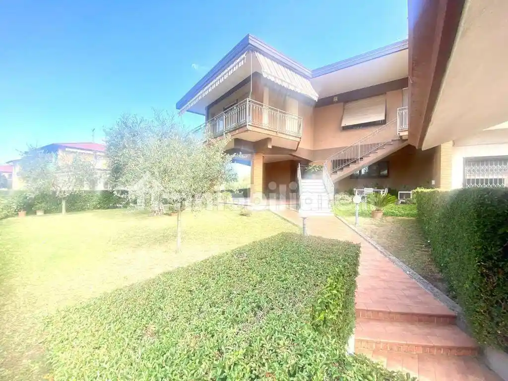 Villa in vendita a Sarzana