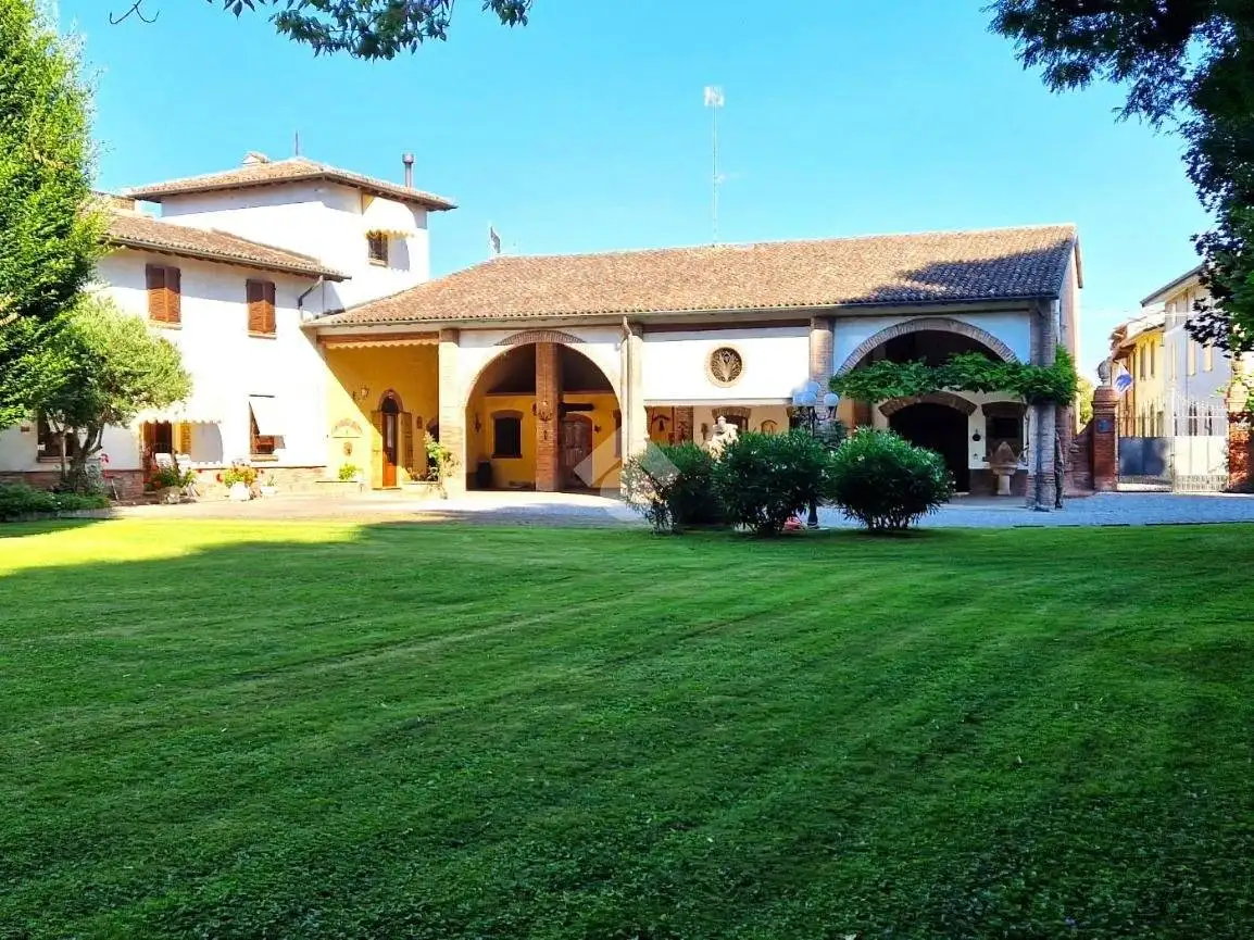 Casa indipendente in vendita a Isola Dovarese