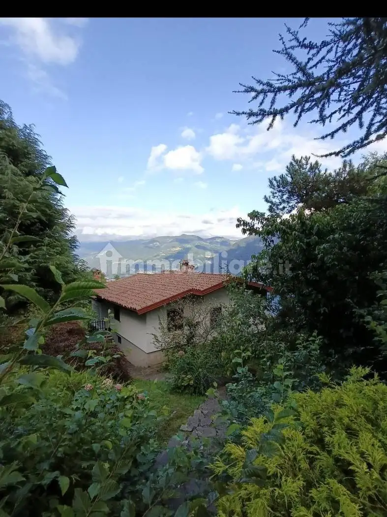 Villa in vendita a Solto Collina