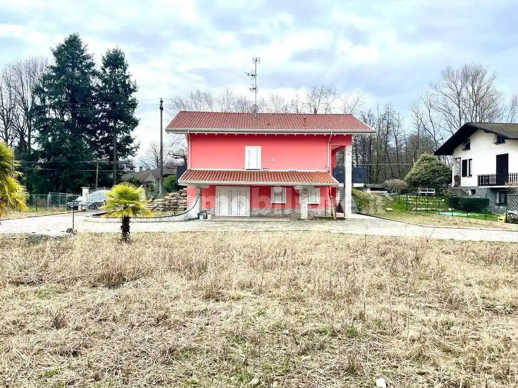 Villa in vendita a Besnate