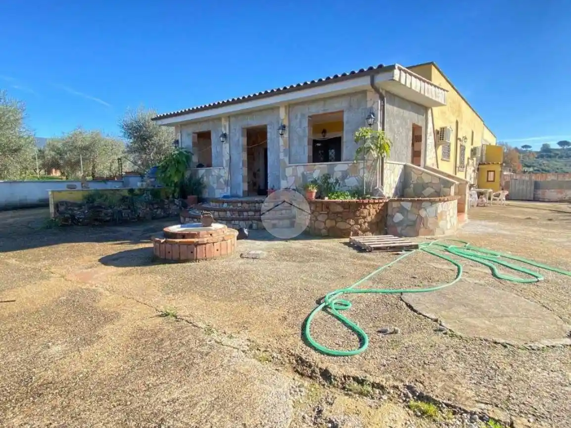 Villa in vendita a Palombara Sabina
