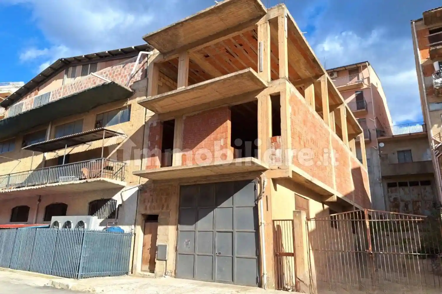 Palazzo - Stabile in vendita a Cerda