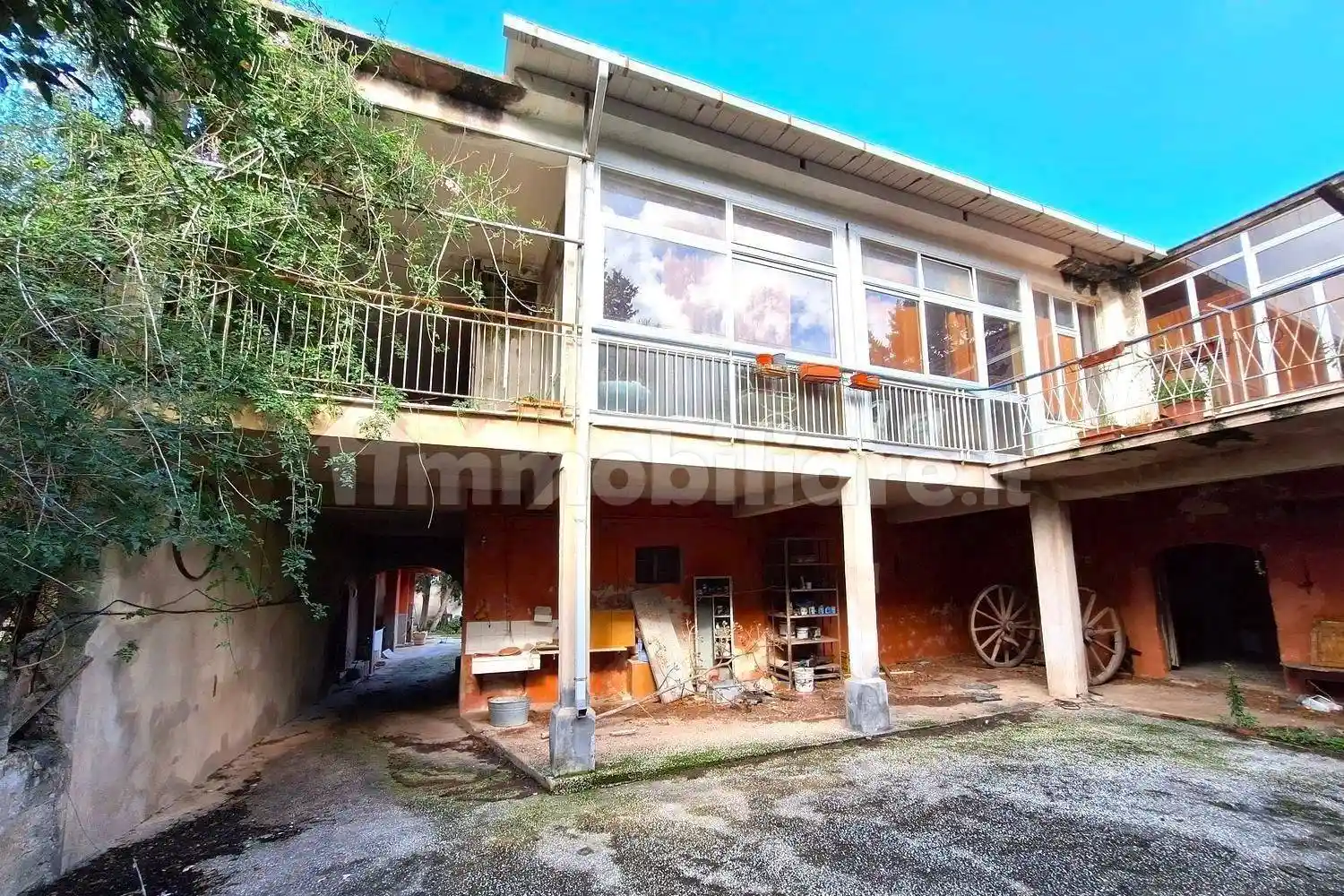 Palazzo - Stabile in vendita a Valderice