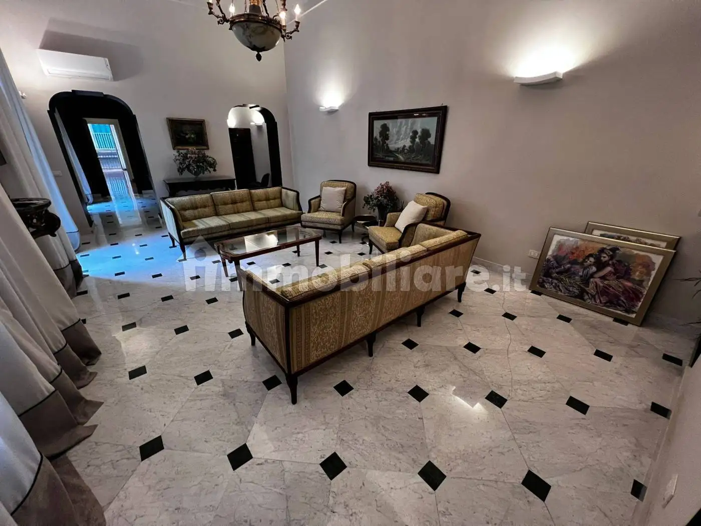 Appartamento in vendita a Napoli