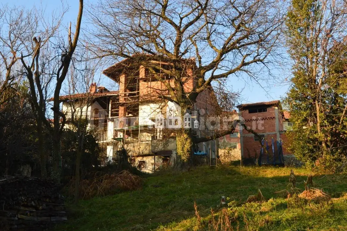 Casa indipendente in vendita a Val di Chy
