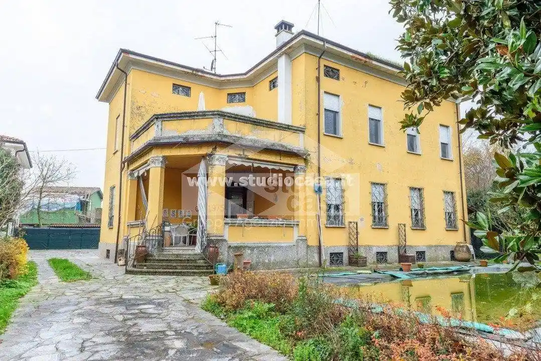 Villa in vendita a Castelleone
