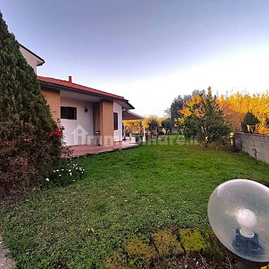 Villa in vendita a Cascina