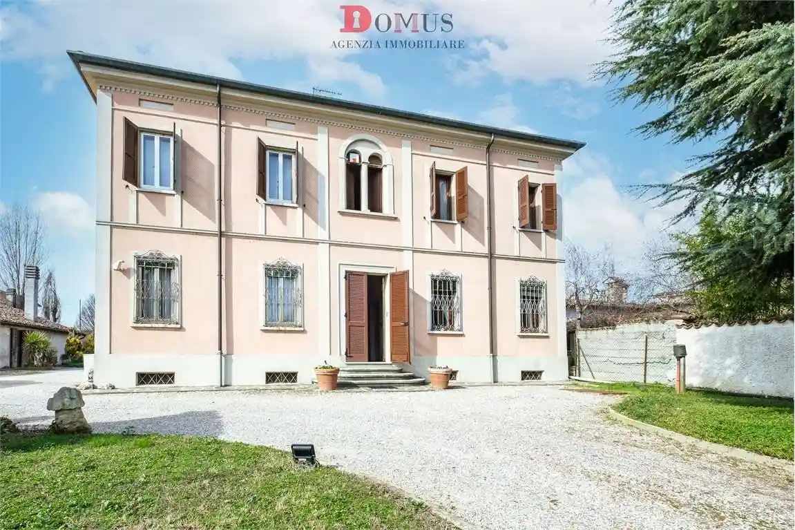 Villa in vendita a Borgo Virgilio