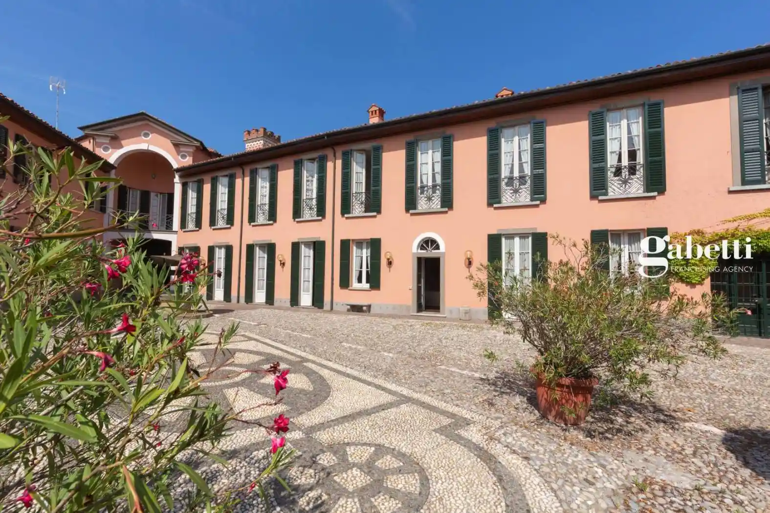 Palazzo - Edificio in vendita a Missaglia