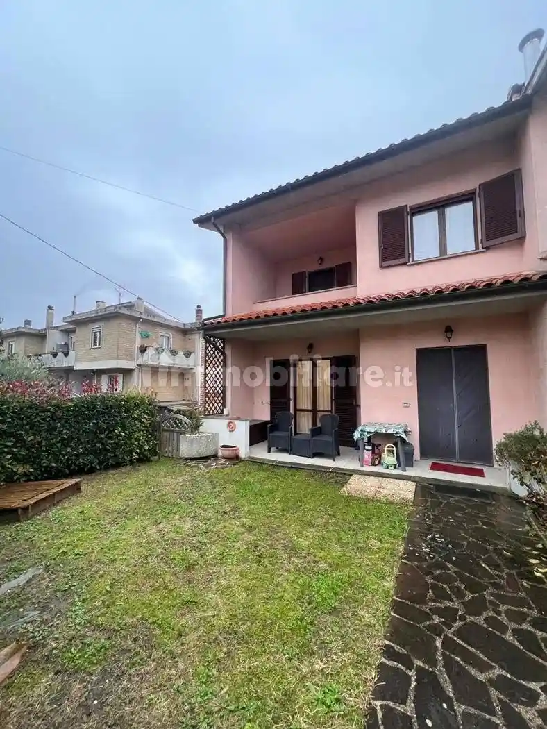 Villa in vendita a Montecastrilli