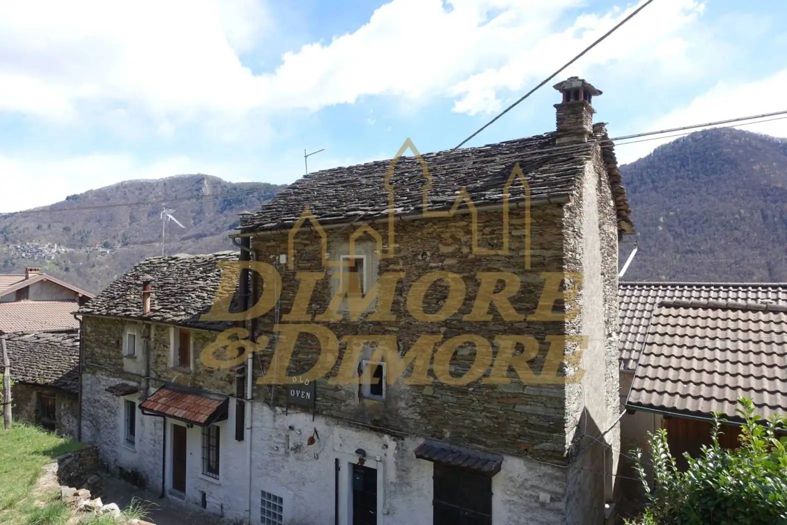 Palazzo - Edificio in vendita a Caprezzo