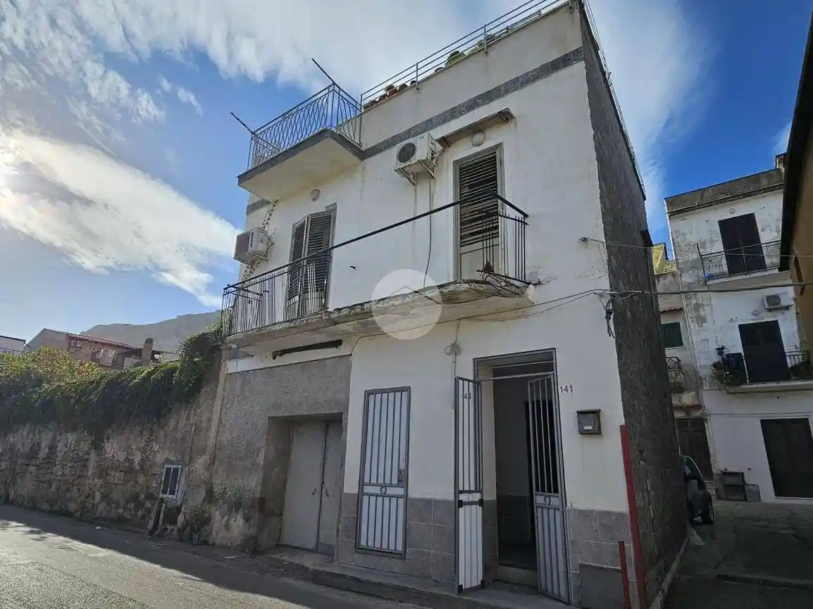 Palazzo - Edificio in vendita a Palermo