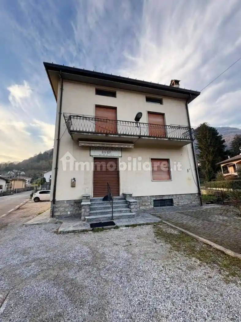 Palazzo - Edificio in vendita a Valbrona