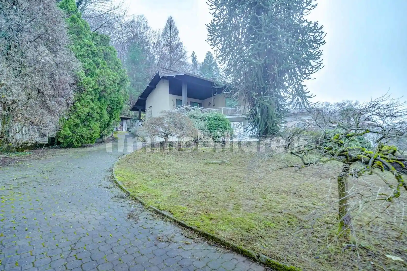 Villa in vendita a Dormelletto
